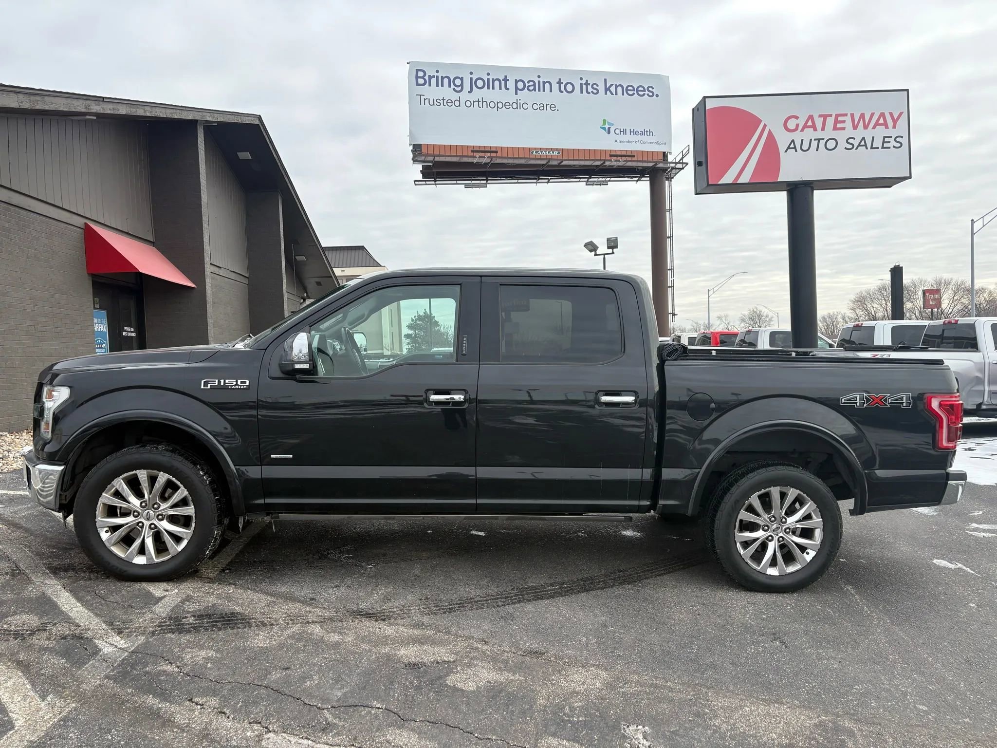 Used 2015 Ford F150 Lariat w/ Equipment Group 502A Luxury image 2