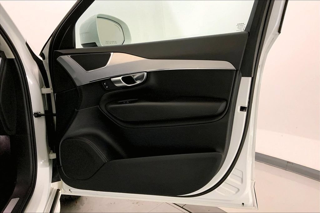 Used 2017 Volvo XC90 T6 Momentum w/ Vision Package AWD/4WD image 25