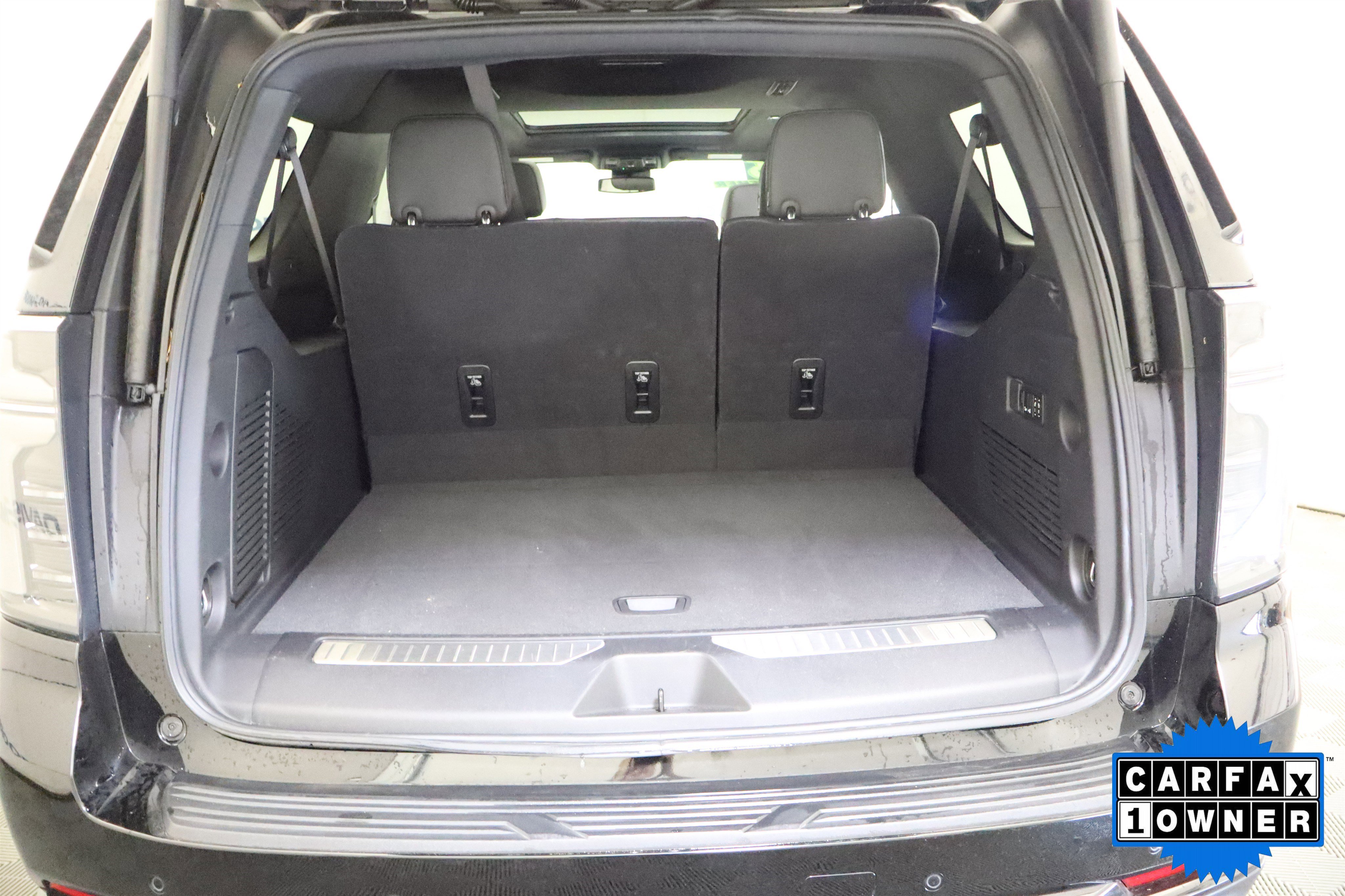 Used 2025 Chevrolet Suburban RST w/ Comfort Package AWD/4WD image 9