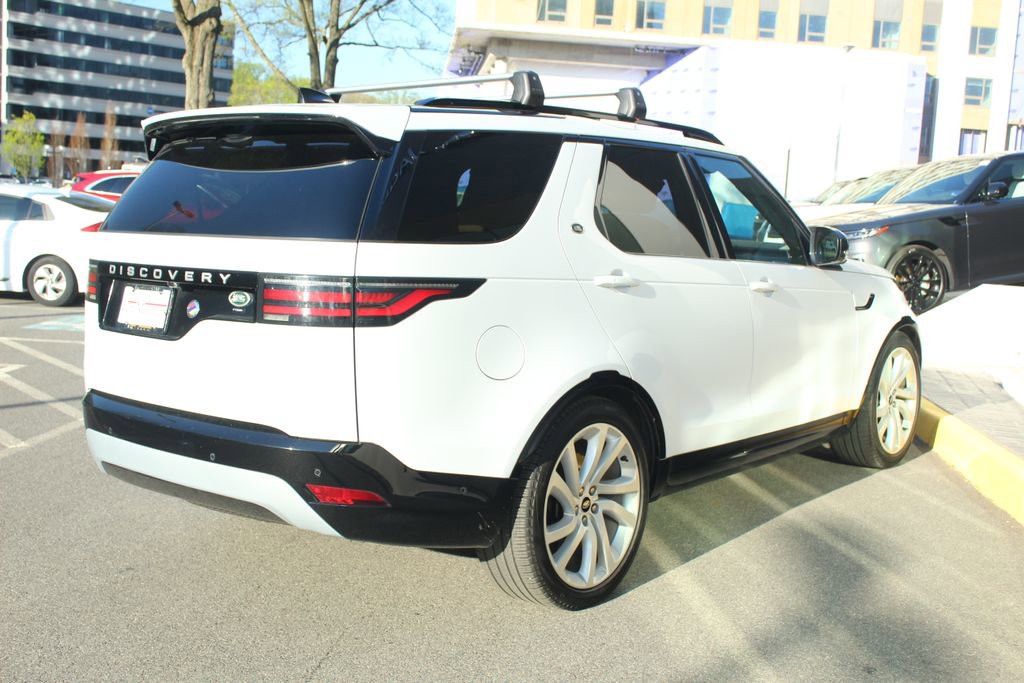 Used 2023 Land Rover Discovery Metropolitan Edition image 2