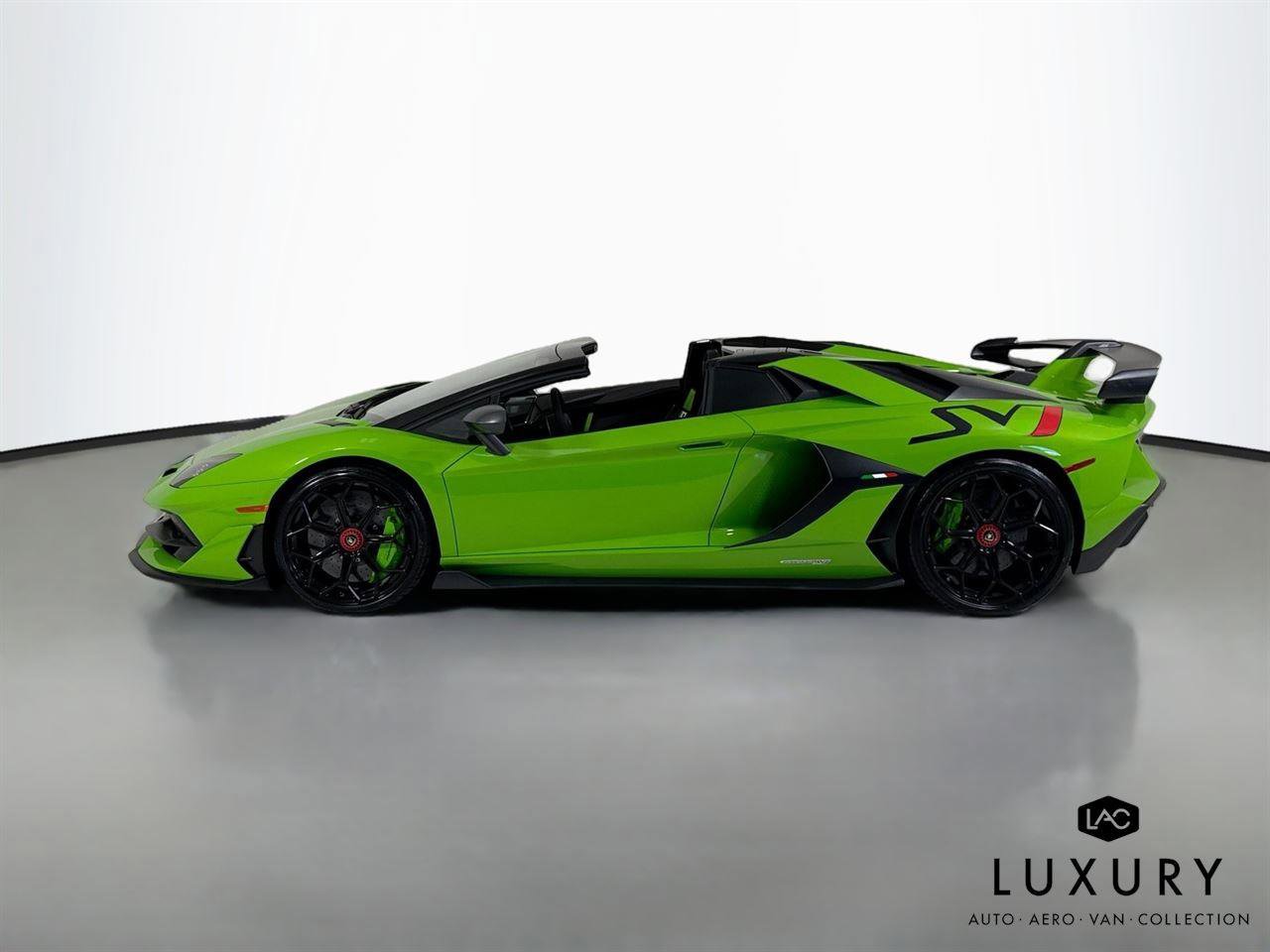 Used 2021 Lamborghini Aventador SVJ AWD/4WD image 9