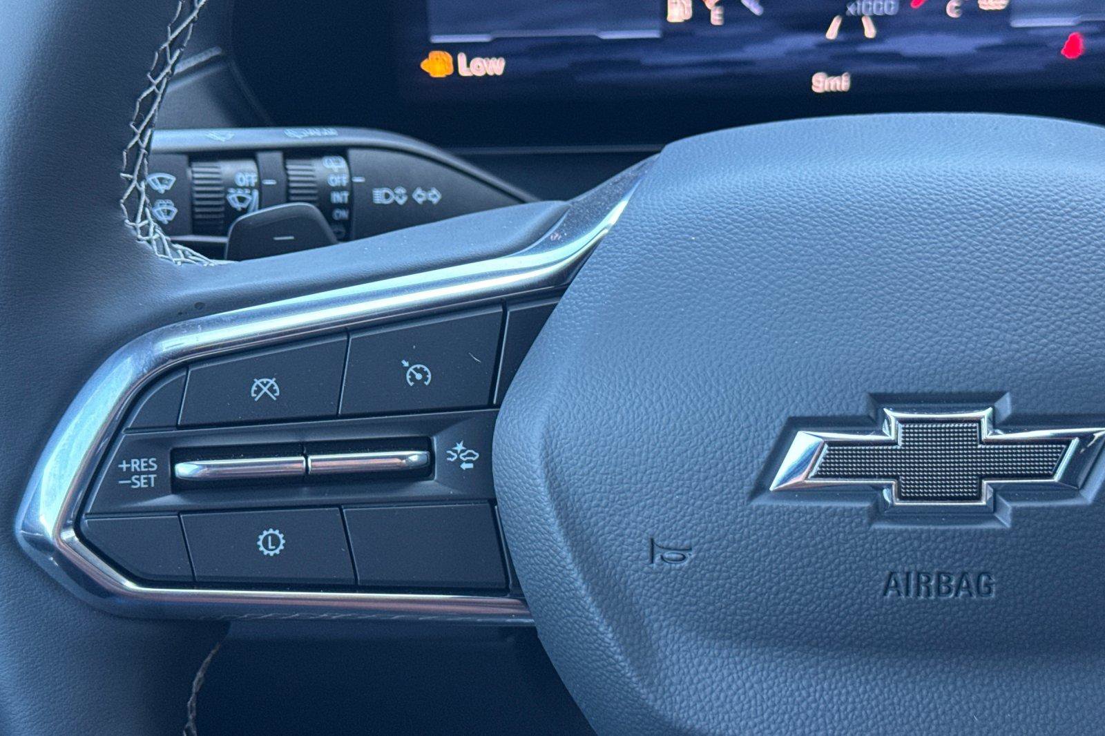 New 2027 Chevrolet Traverse LT w/ Midnight/Sport Edition FWD image 32