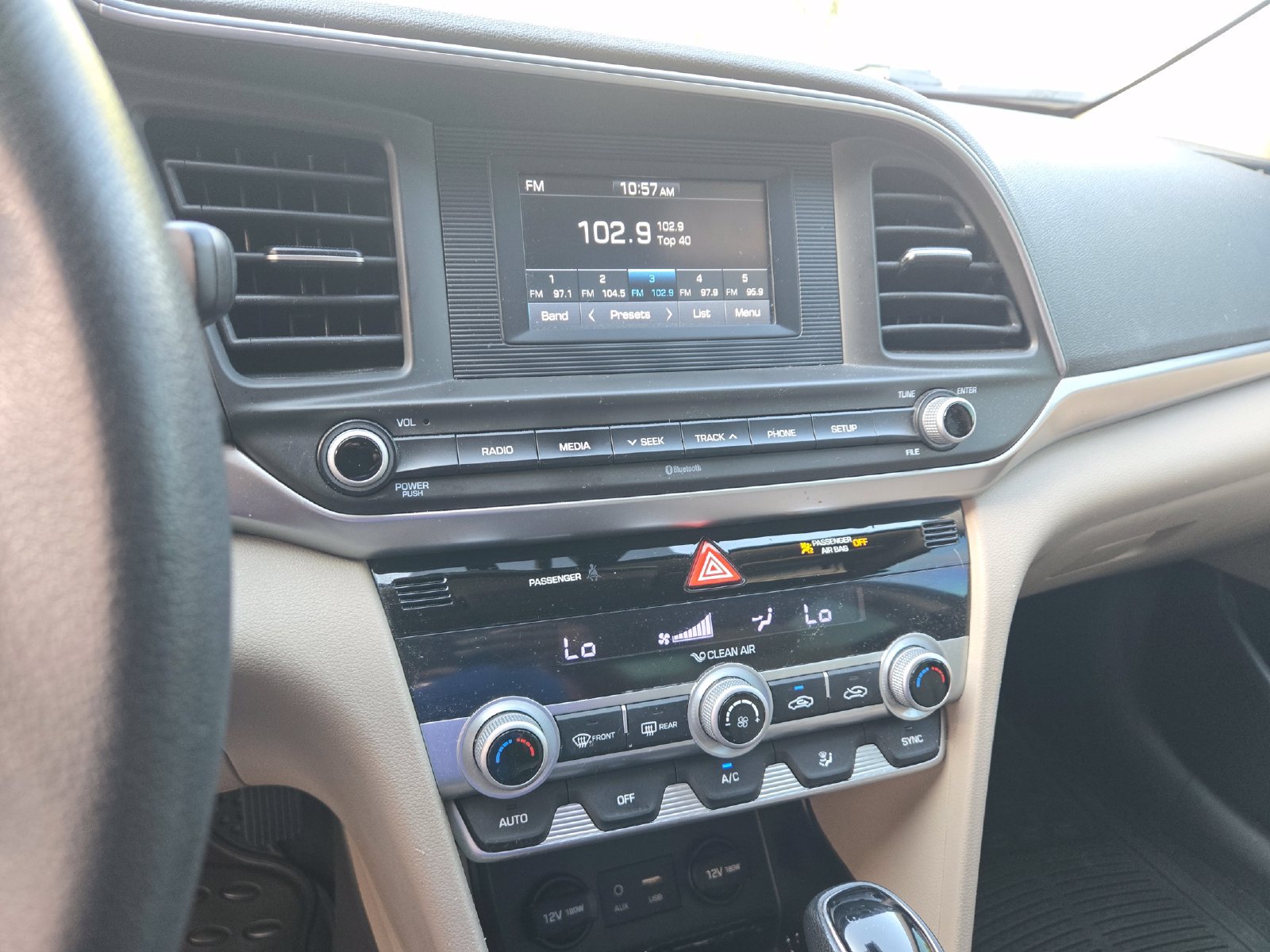 Used 2020 Hyundai Elantra SE FWD image 14