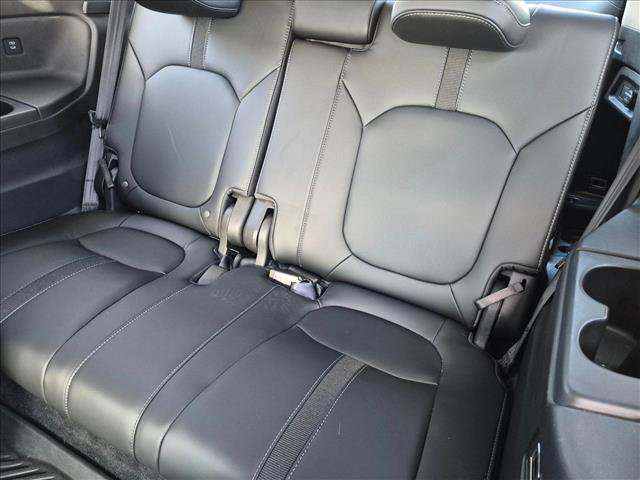 Used 2025 Honda Pilot EX-L image 18