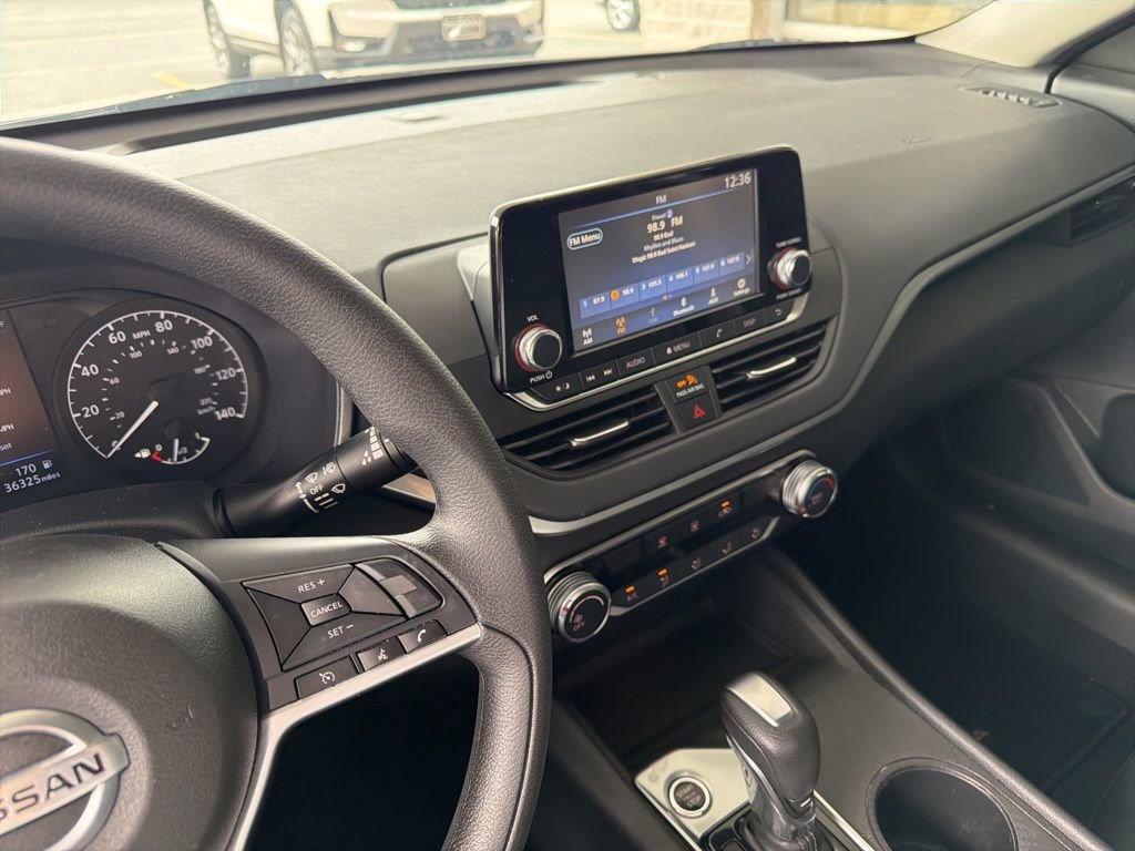 Used 2022 Nissan Altima 2.5 S FWD image 16