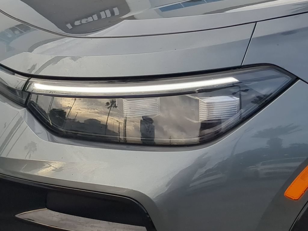 New 2025 Volkswagen Tiguan SE R-Line FWD image 7