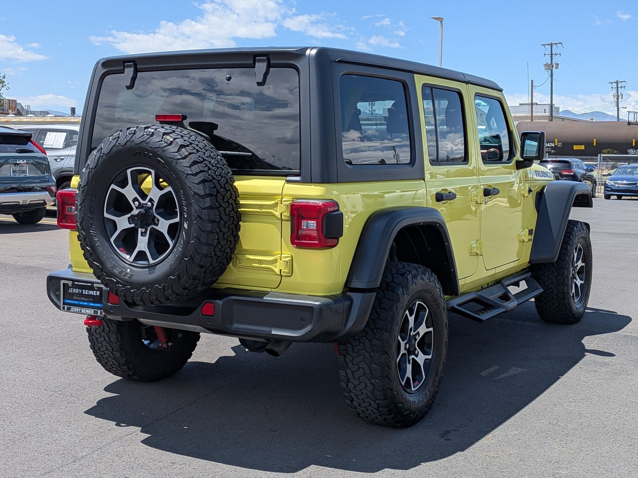 Used 2022 Jeep Wrangler Unlimited Rubicon w/ LED Lighting Group AWD/4WD image 6