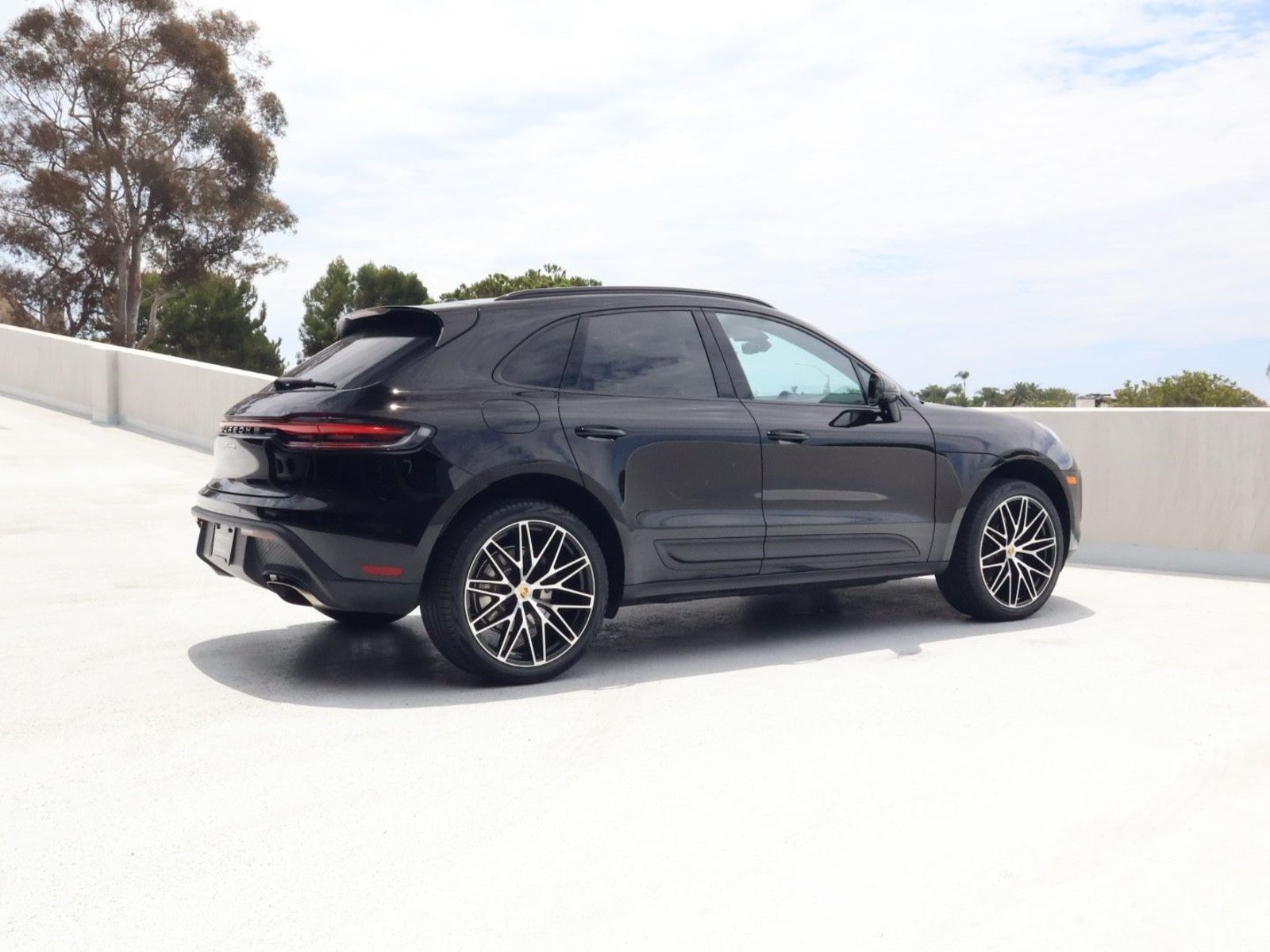 Certified 2026 Porsche Macan AWD/4WD image 8