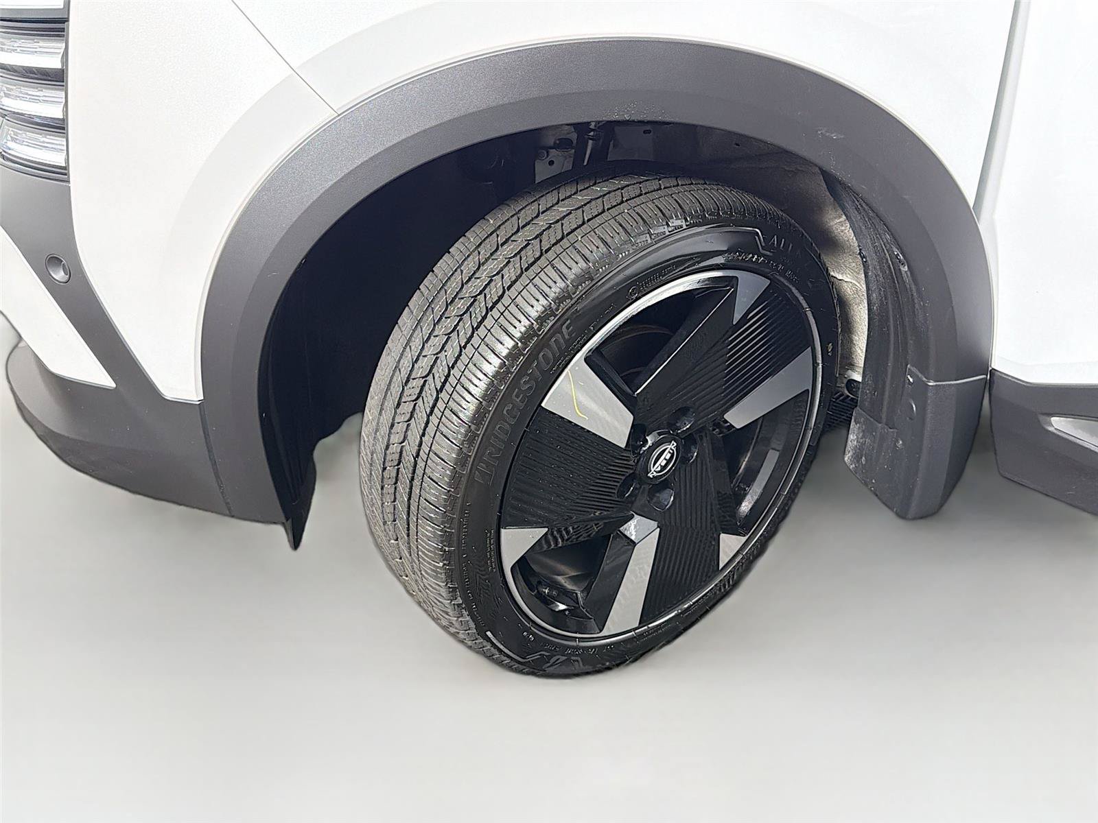 Used 2025 Nissan Kicks SR w/ SR Premium Package AWD/4WD image 37
