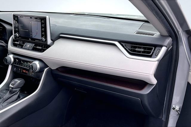 Used 2020 Toyota RAV4 Limited image 26