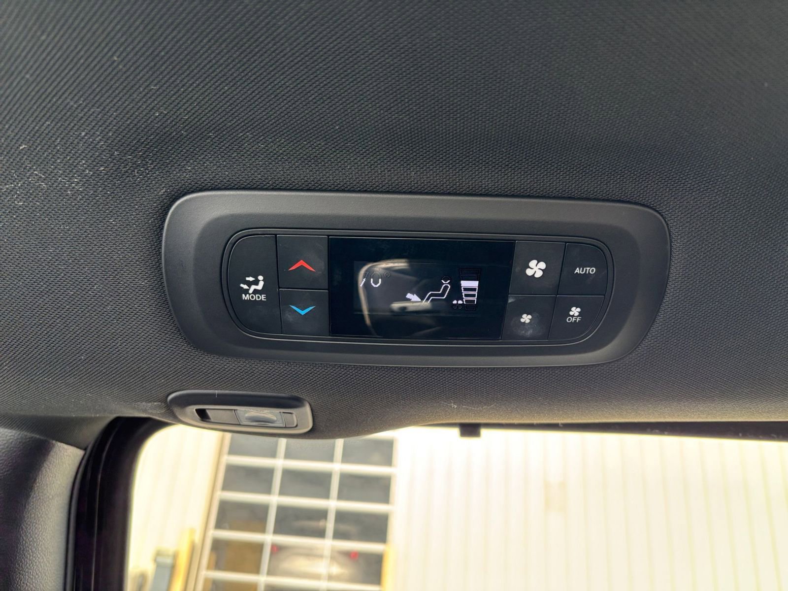 Used 2025 Chrysler Pacifica Limited image 17