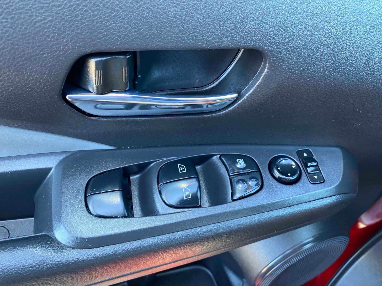 Used 2023 Nissan Kicks SR w/ SR Premium Package FWD image 16