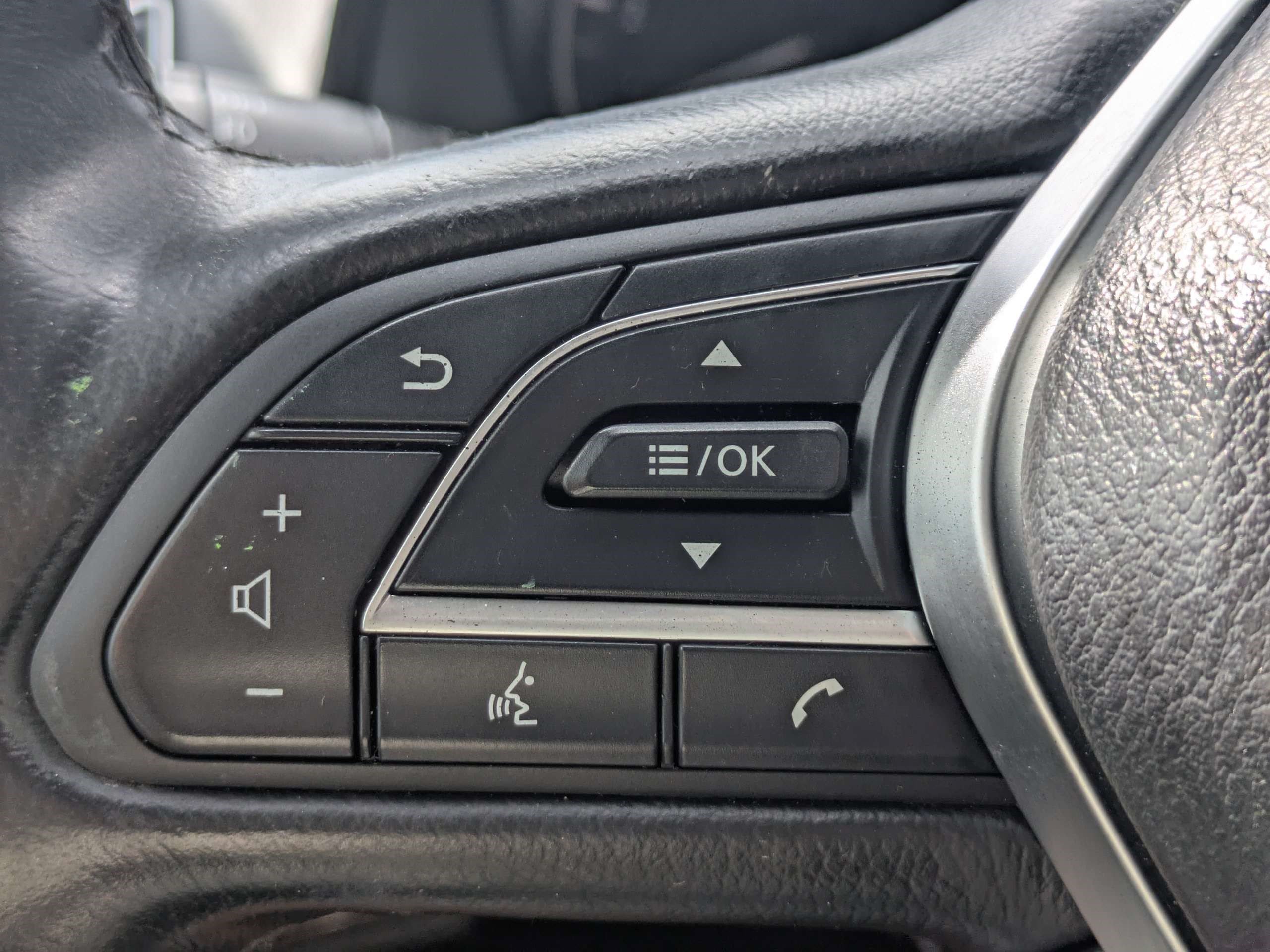 Used 2020 INFINITI Q60 3.0t Luxe RWD image 19
