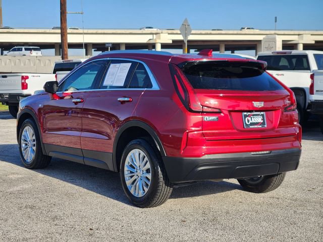Used 2024 Cadillac XT4 Luxury w/ Cold Weather Package FWD image 5