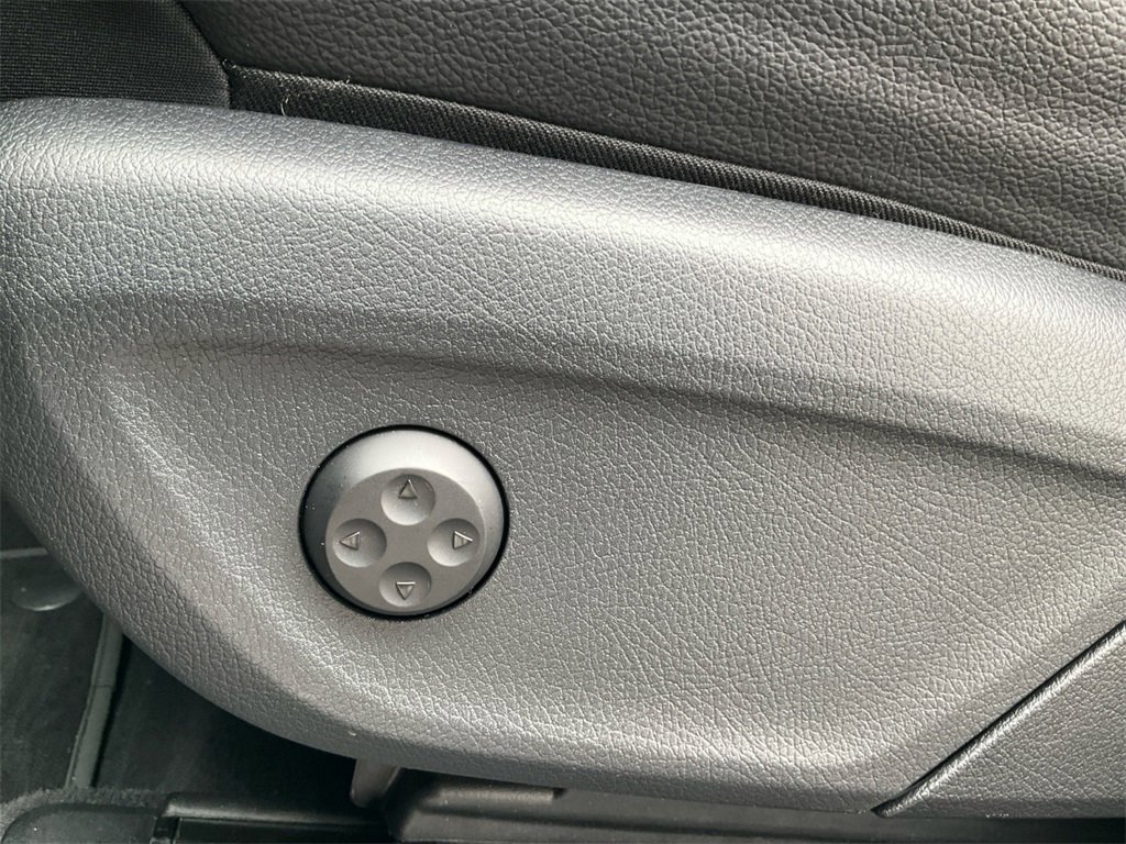 Used 2025 Mercedes-Benz GLS 450 4MATIC image 27