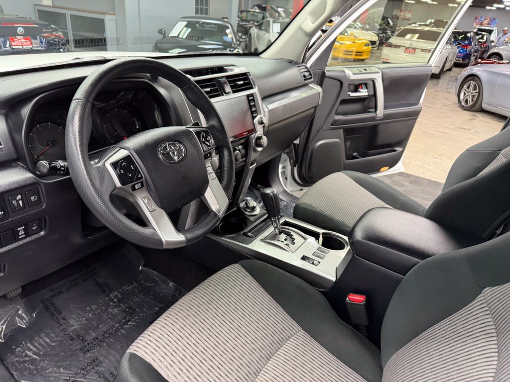 Used 2024 Toyota 4Runner SR5 AWD/4WD image 31