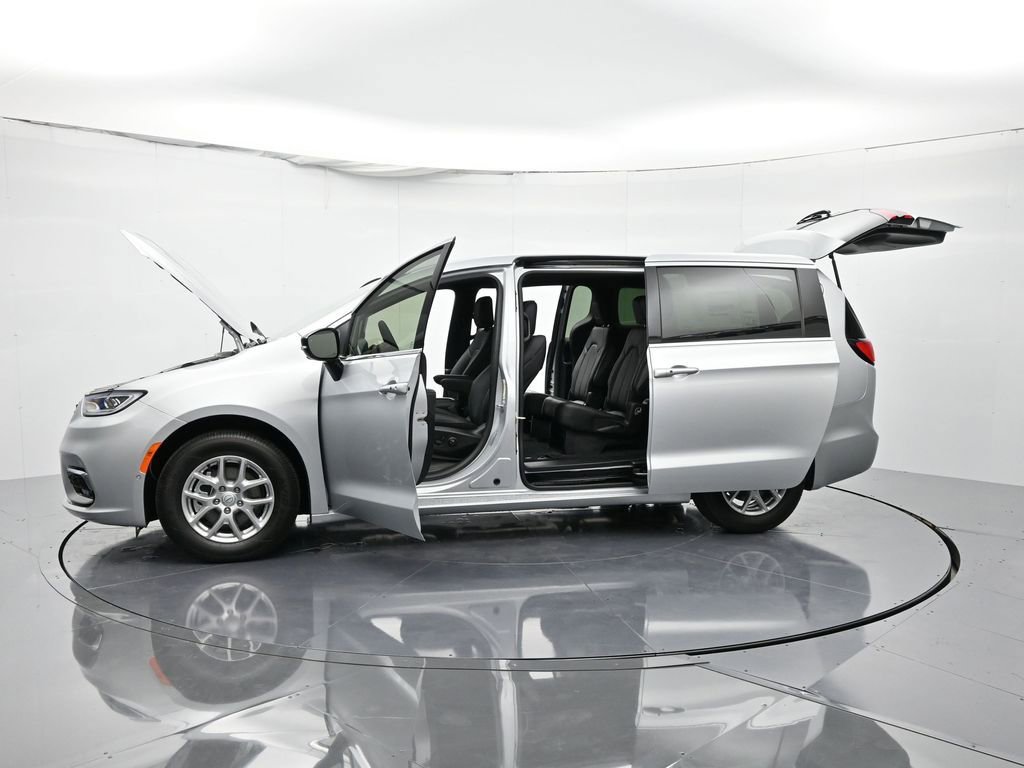 New 2026 Chrysler Pacifica Select FWD image 43