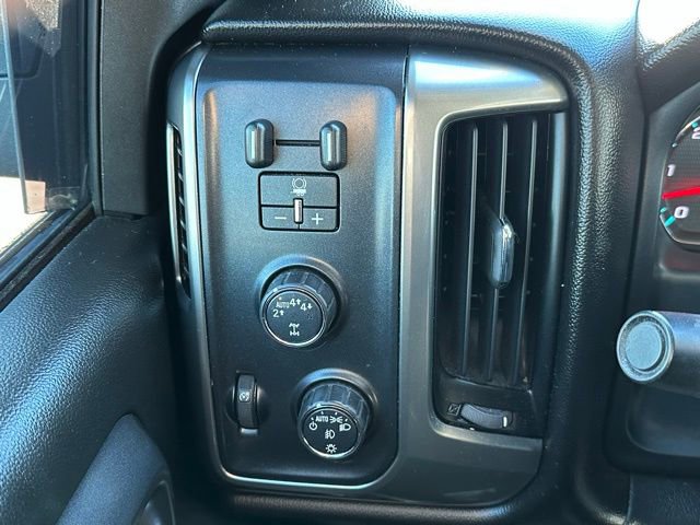 Used 2018 Chevrolet Silverado 1500 LT w/ All Star Edition image 17