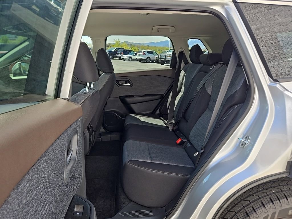 Used 2022 Nissan Rogue SV AWD/4WD image 35