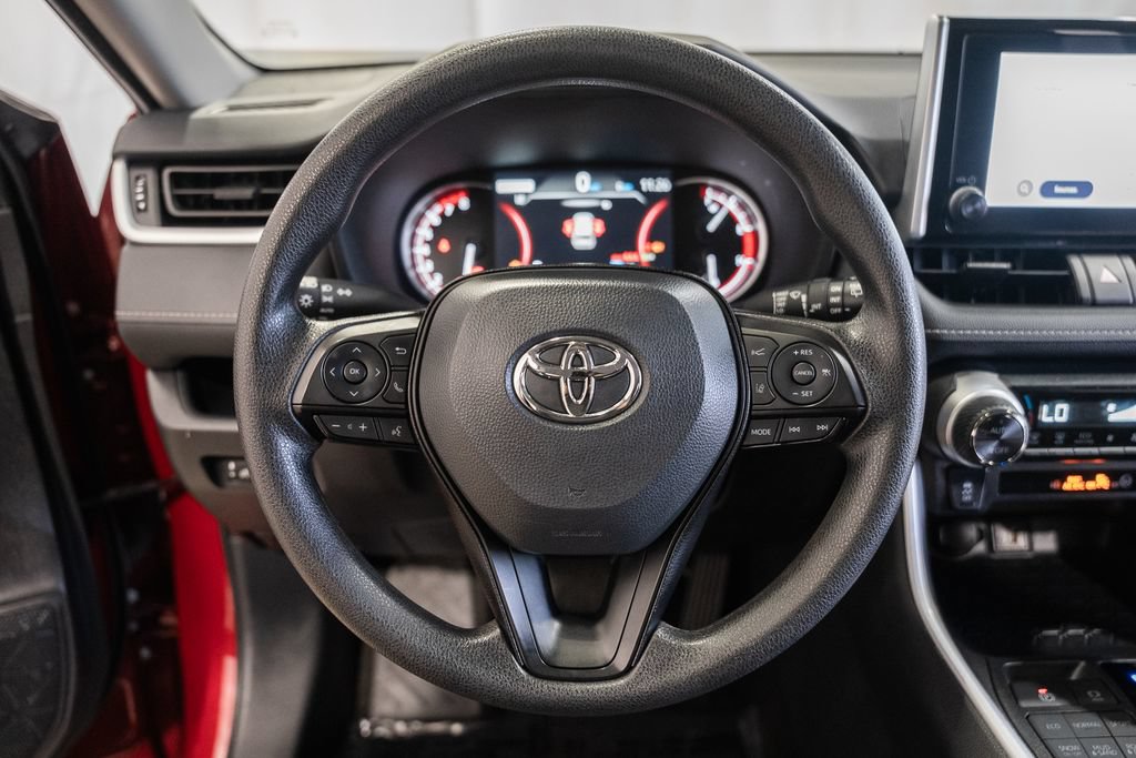 Used 2025 Toyota RAV4 XLE AWD/4WD image 27