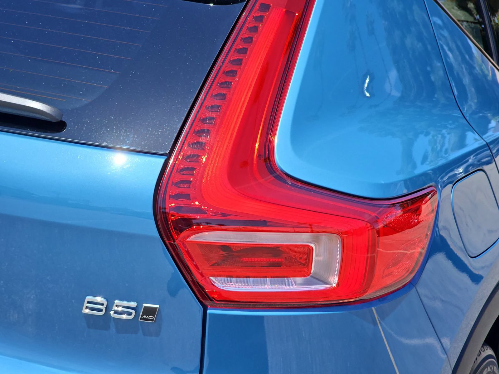 Used 2024 Volvo XC40 B5 Core AWD/4WD image 35