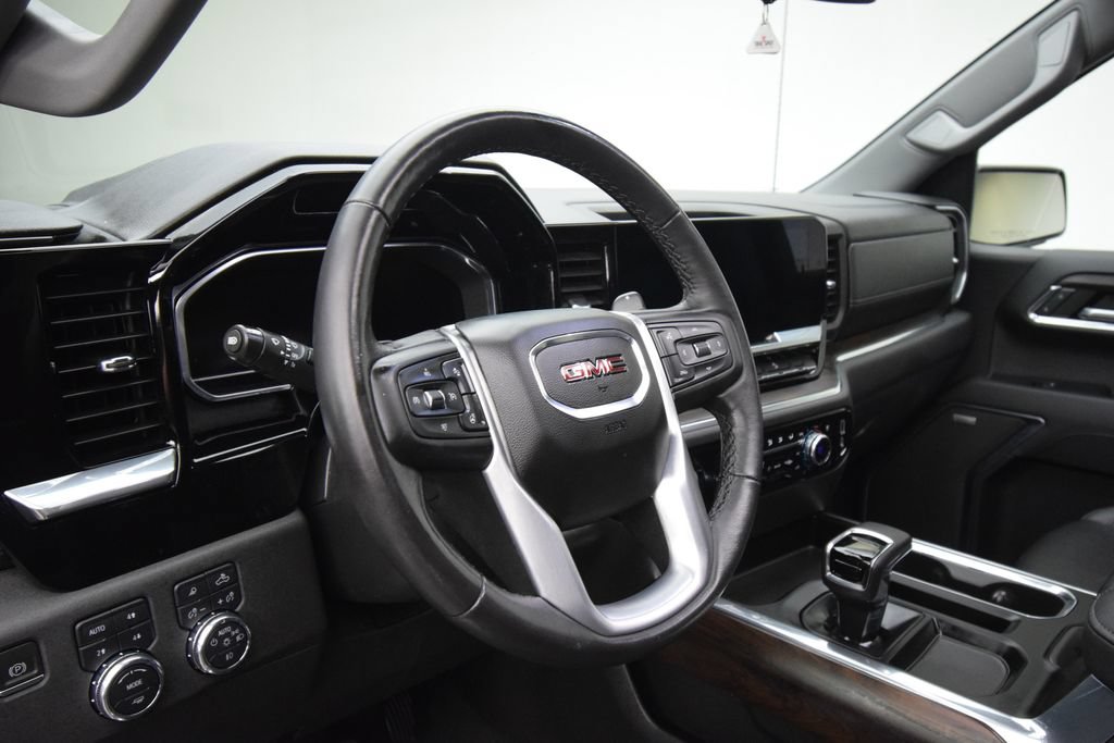 Used 2022 GMC Sierra 1500 SLT AWD/4WD image 16