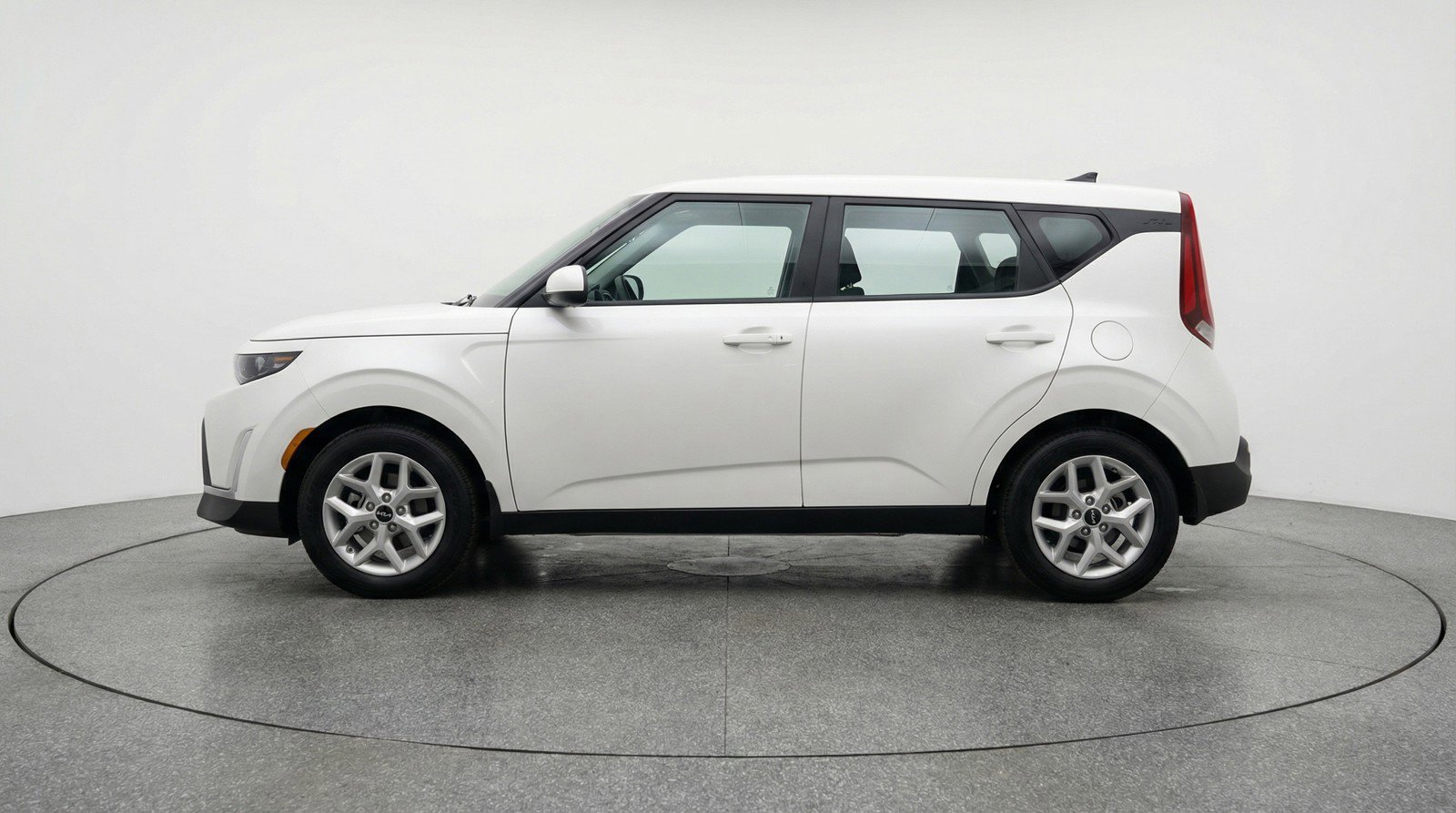 Used 2025 Kia Soul LX w/ LX Technology Package FWD image 5