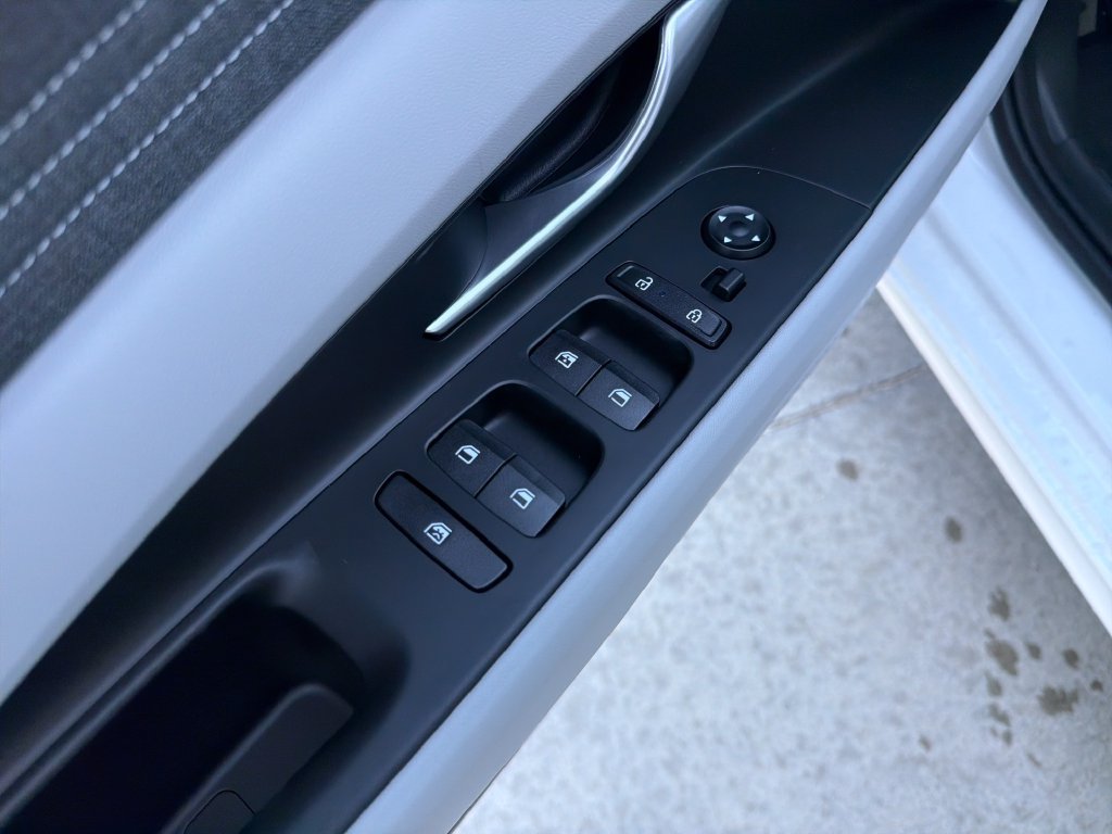 New 2026 Hyundai Elantra SEL Sport FWD image 16