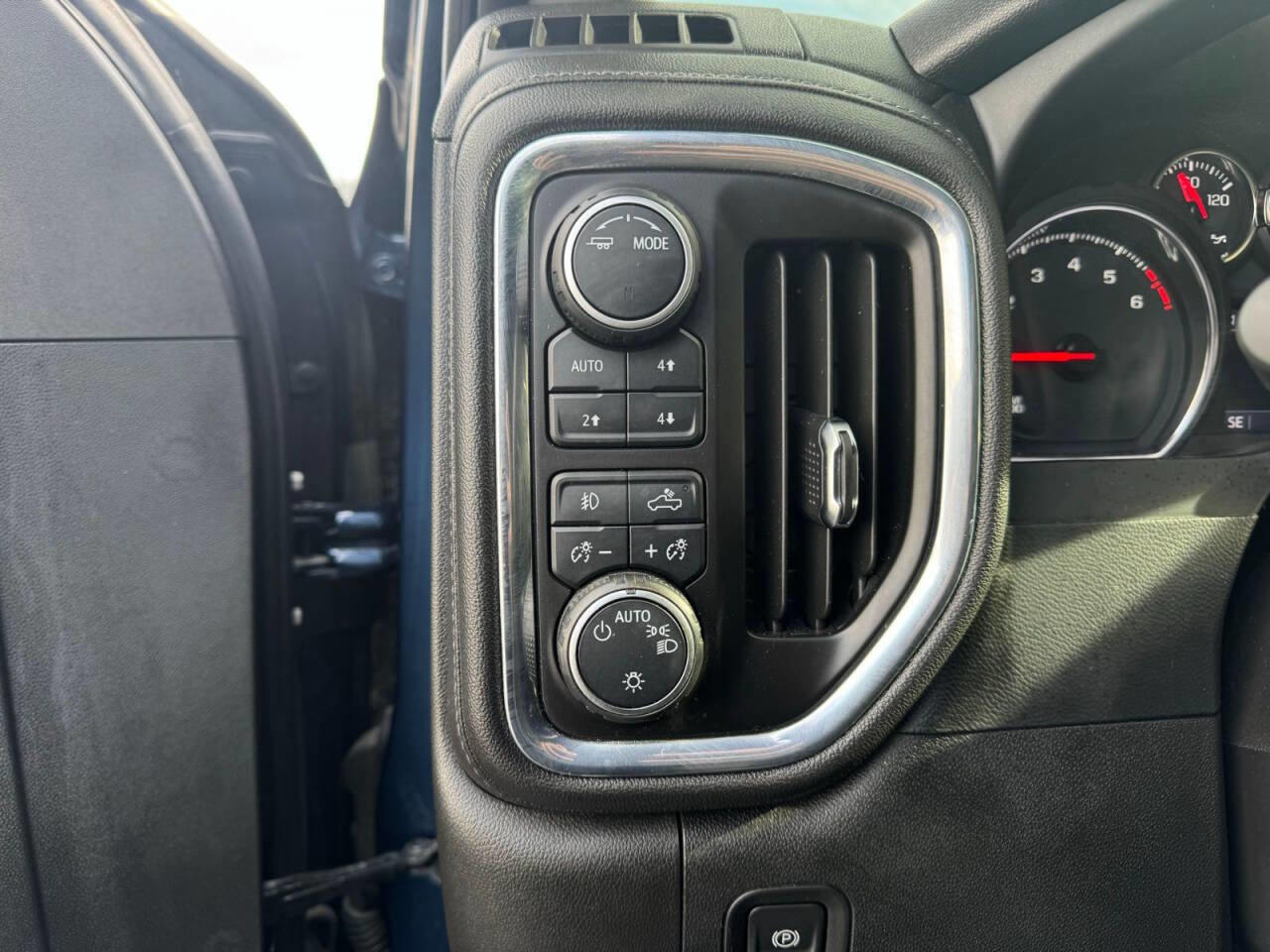 Used 2021 Chevrolet Silverado 1500 LT Trail Boss w/ LPO, Dark Essentials Package image 14