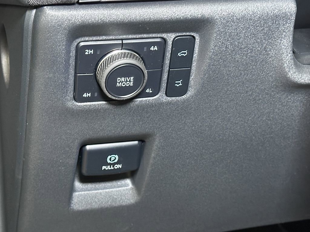 Used 2025 Ford Expedition Max Active image 26