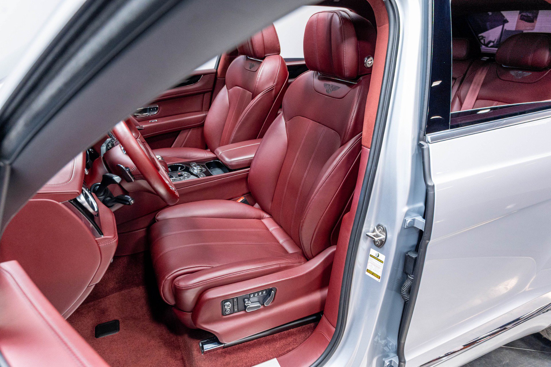 Used 2020 Bentley Bentayga AWD/4WD image 12
