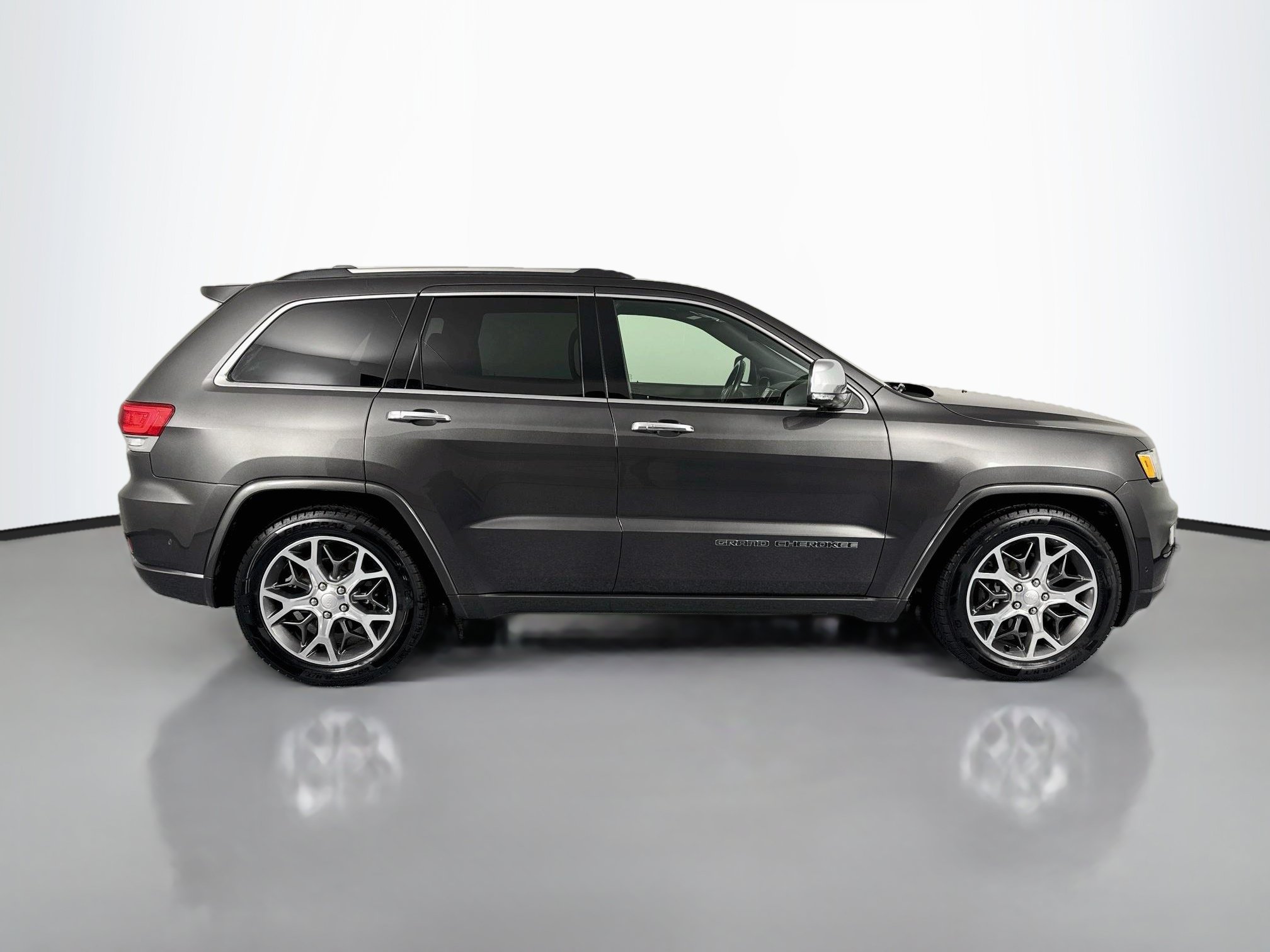 Used 2021 Jeep Grand Cherokee Overland AWD/4WD image 4