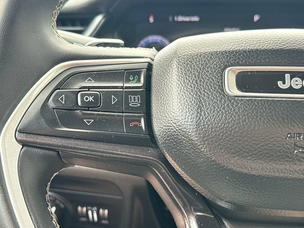 Used 2023 Jeep Grand Cherokee Laredo AWD/4WD image 18