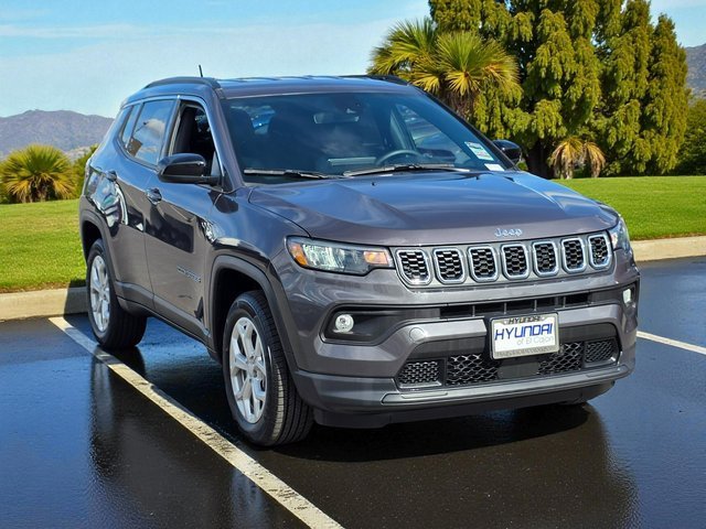 Used 2024 Jeep Compass Latitude image 4
