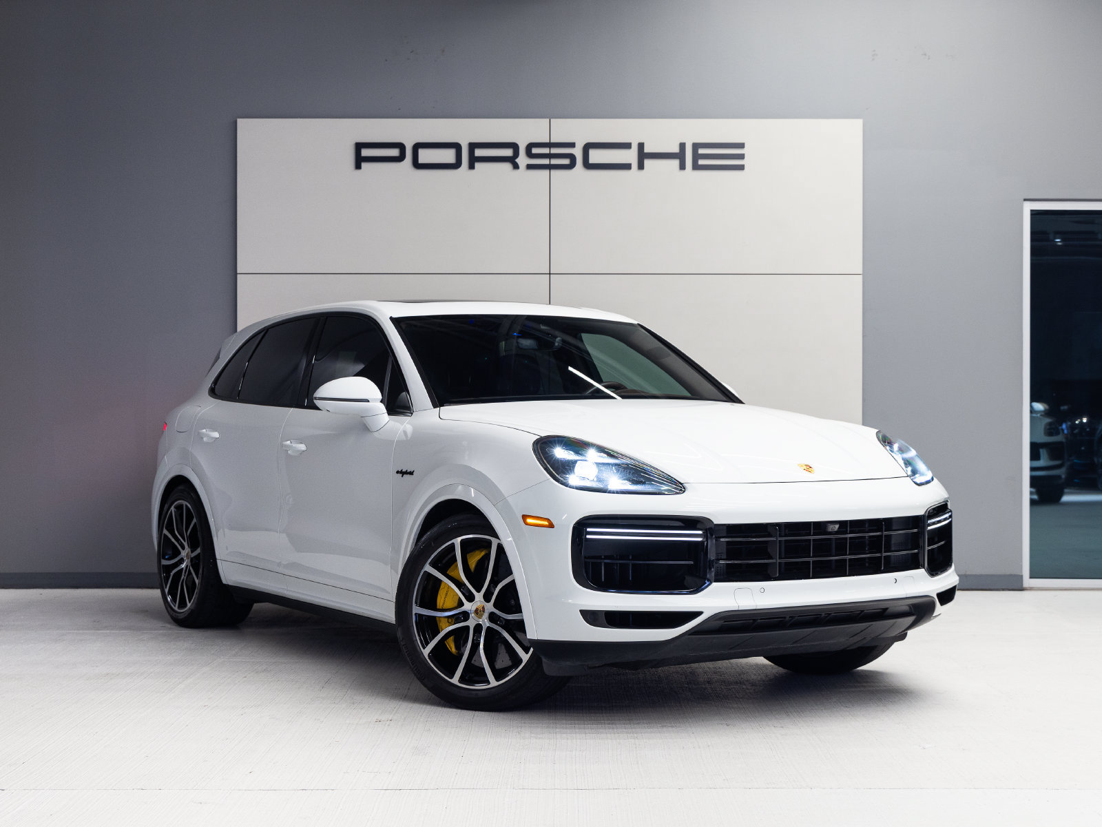 Certified 2020 Porsche Cayenne Turbo S AWD/4WD image 9
