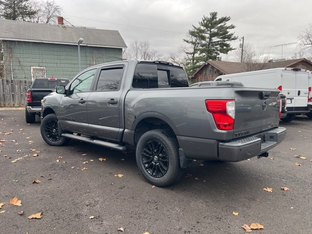 Used 2018 Nissan Titan SL w/ Midnight Edition image 4