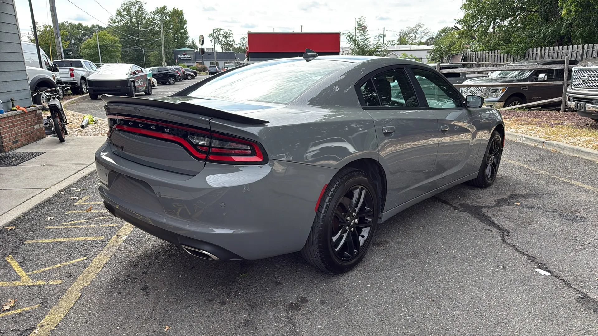 Used 2019 Dodge Charger SXT w/ Blacktop Package AWD/4WD image 5