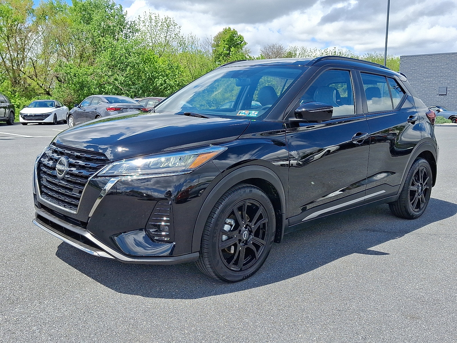 Certified 2023 Nissan Kicks SR w/ SR Premium Package FWD image 3