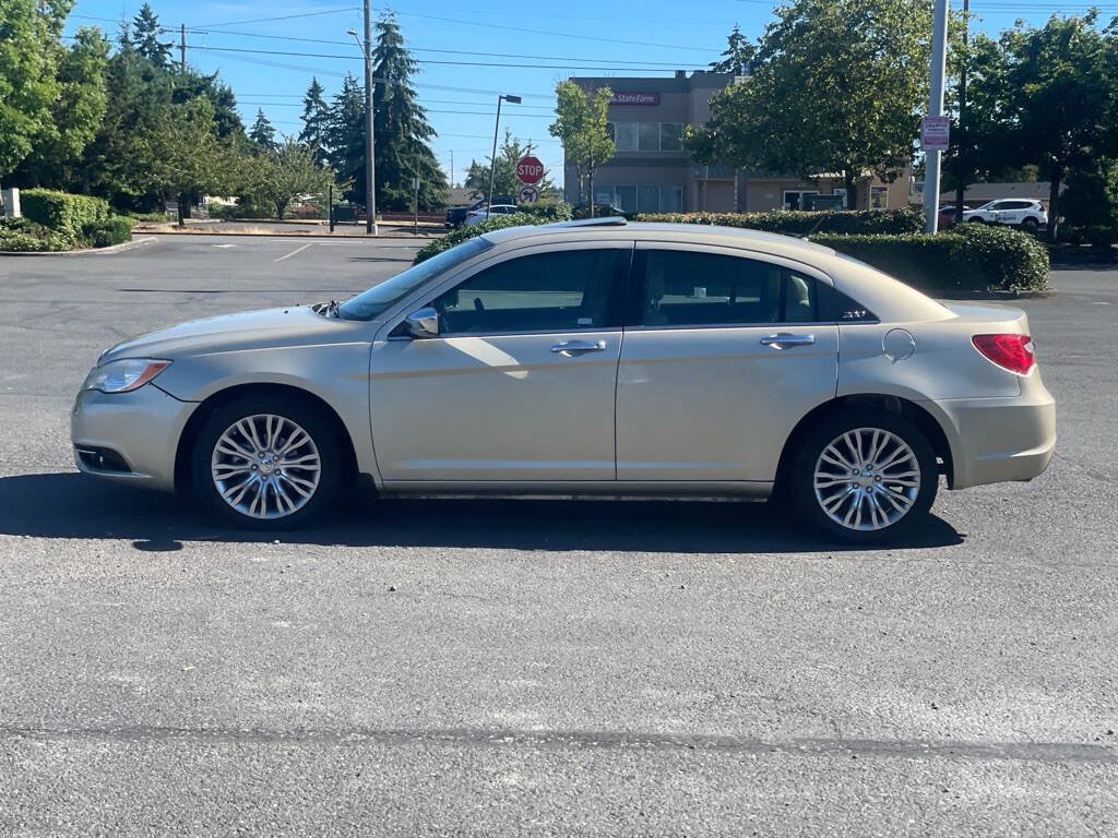 Used 2011 Chrysler 200 Limited FWD image 8