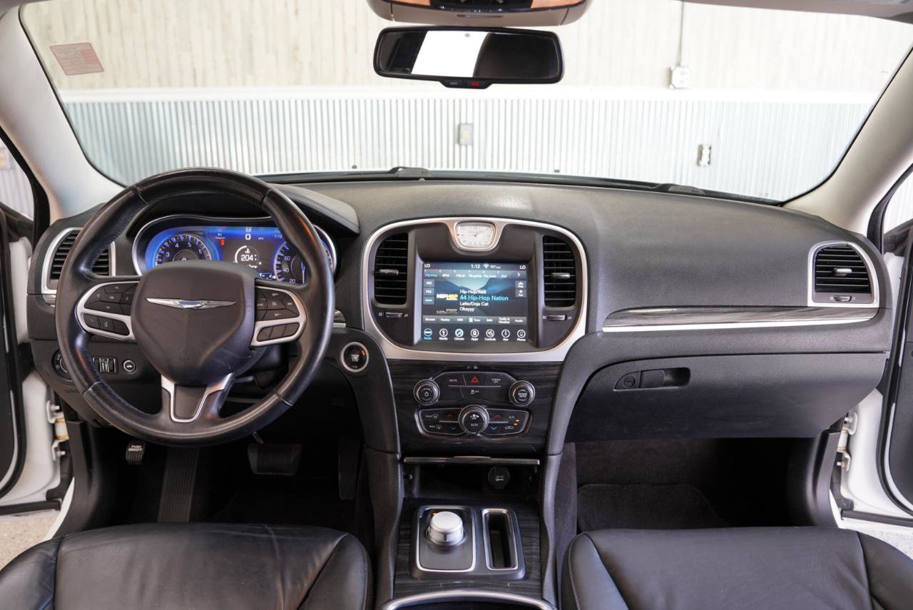 Used 2018 Chrysler 300 Touring L RWD image 16