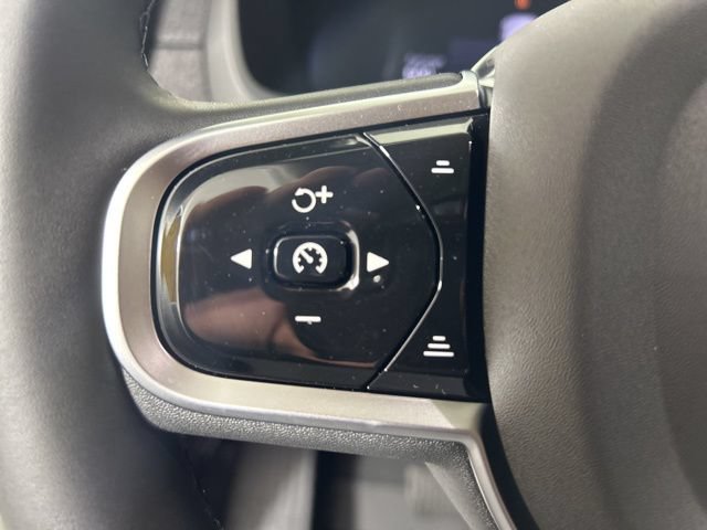 Used 2025 Volvo XC90 B6 Plus w/ Protection Package Premier AWD/4WD image 13