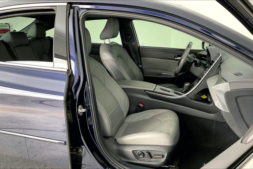 Used 2021 Toyota Avalon Limited w/ Advanced Safety Package image 11