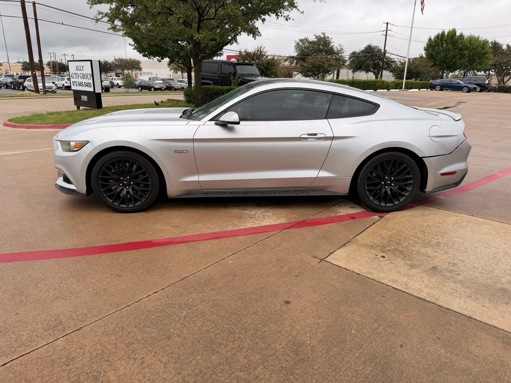 Used 2017 Ford Mustang GT Premium w/ GT Performance Package RWD image 2