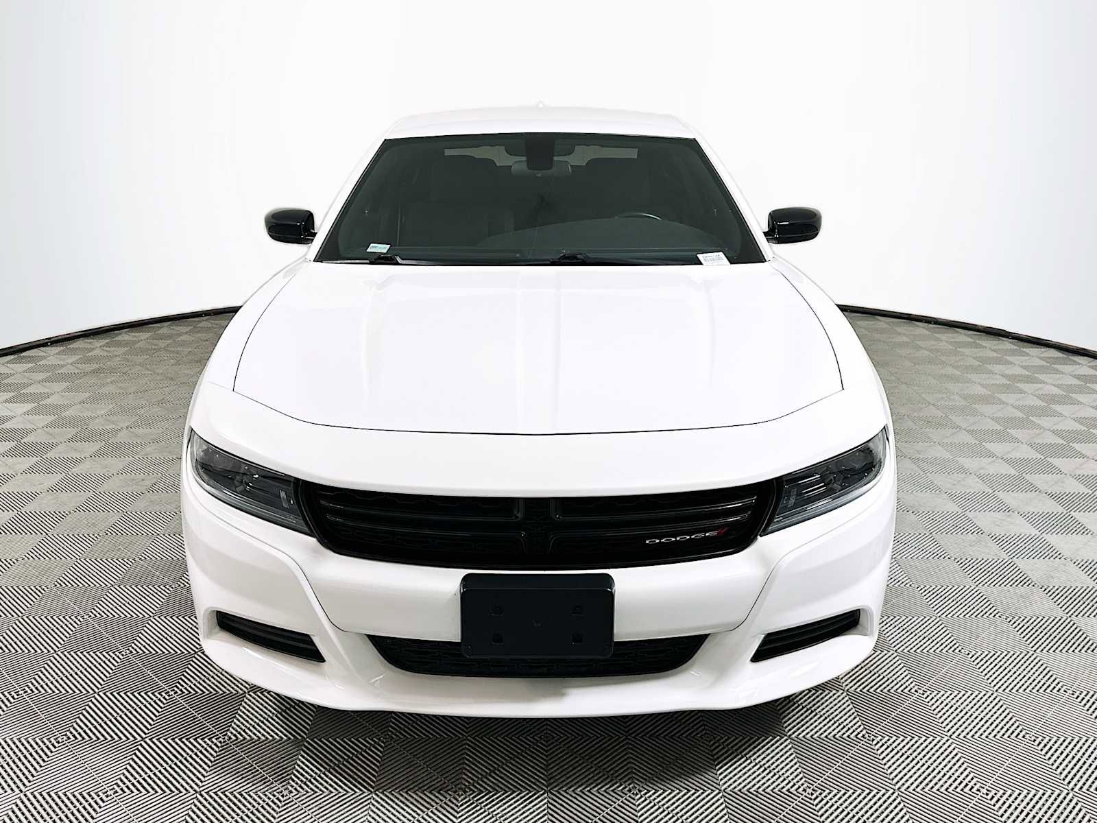 Used 2023 Dodge Charger SXT image 2