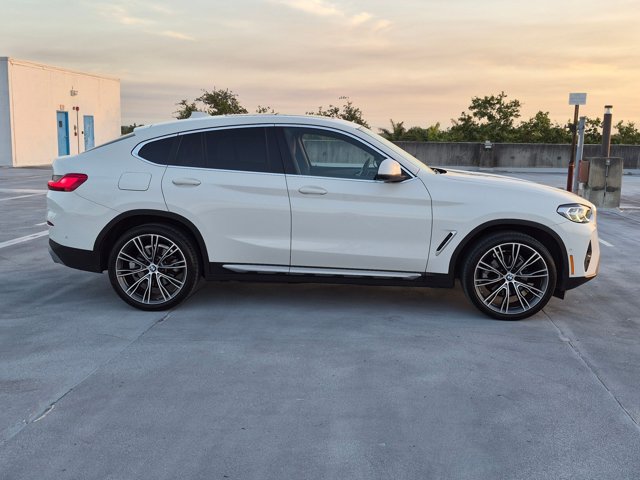 Used 2024 BMW X4 xDrive30i w/ Parking Assistance Package AWD/4WD image 4