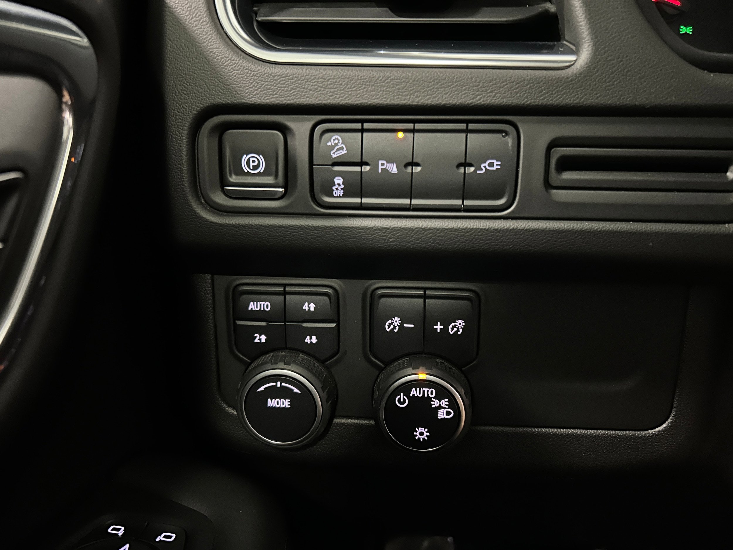 Used 2021 Chevrolet Suburban Z71 AWD/4WD image 13