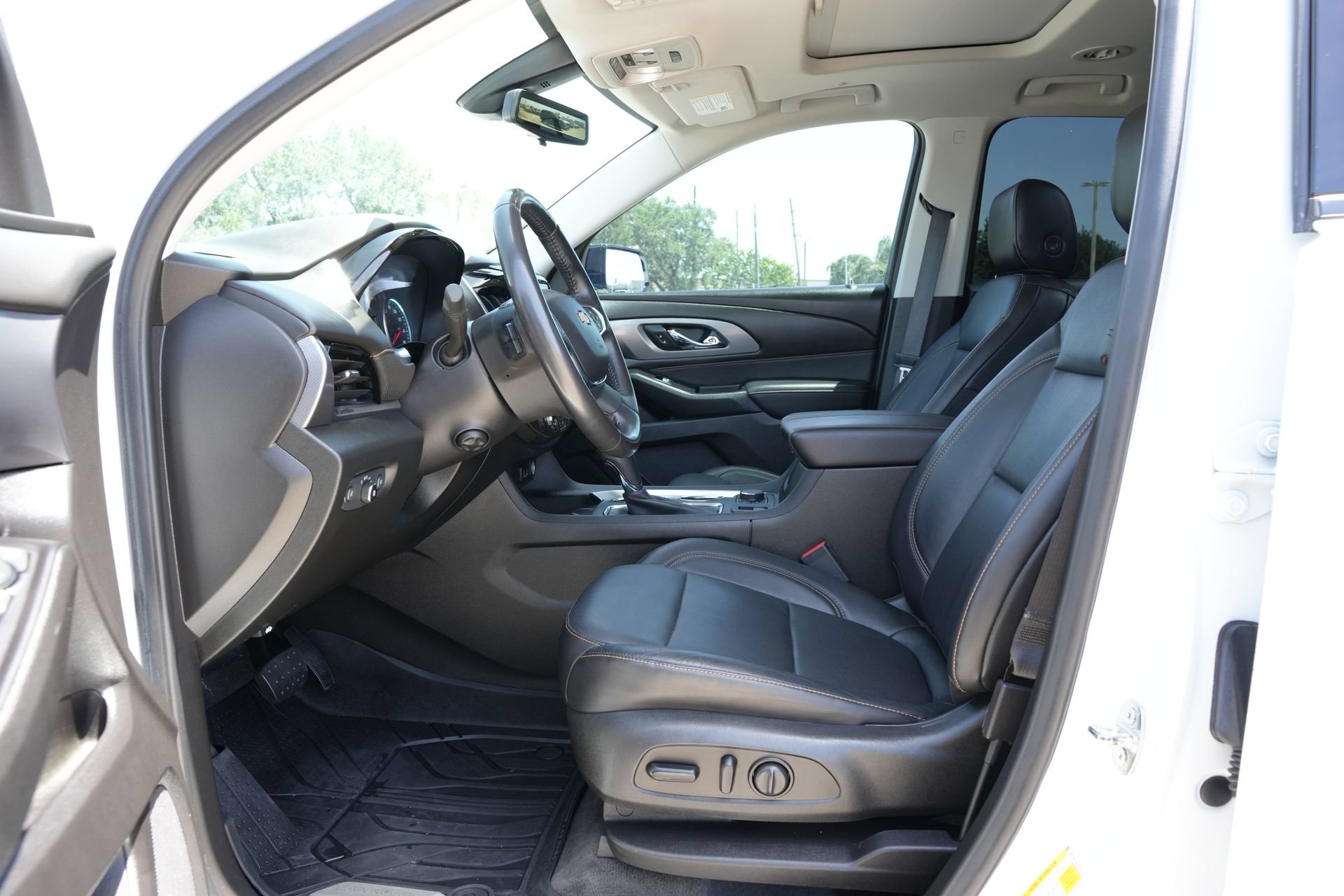 Used 2019 Chevrolet Traverse Premier w/ Redline Edition FWD image 18