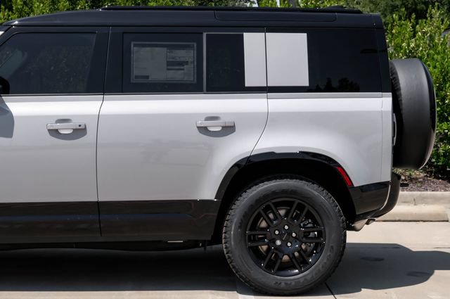 New 2026 Land Rover Defender 110 X-Dynamic SE AWD/4WD image 17
