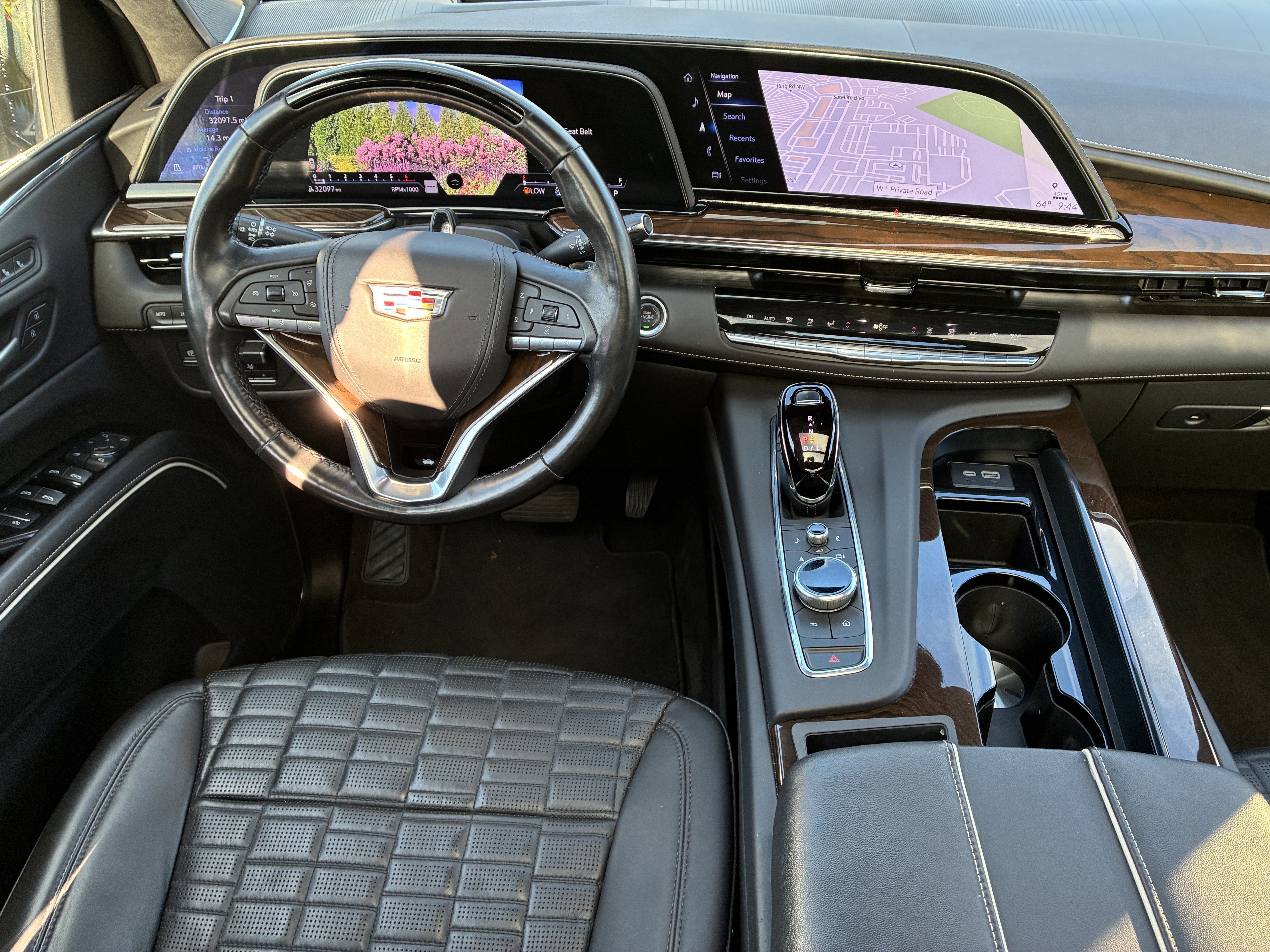 Used 2024 Cadillac Escalade Sport Platinum w/ LPO, ONYX Package AWD/4WD image 23