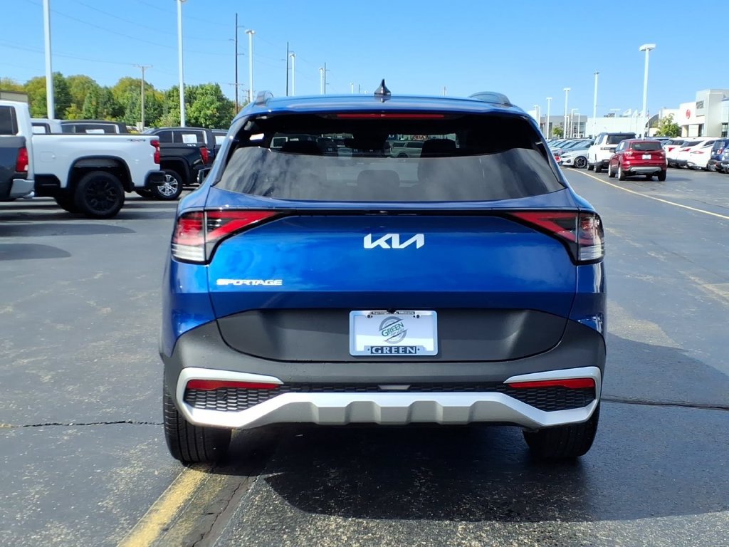 Used 2025 Kia Sportage EX w/ Premium Package FWD image 4